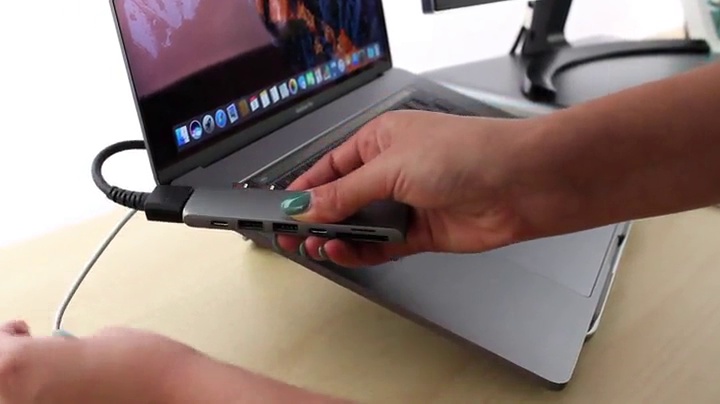 Apple MacBook Pro 13 + Satechi アダプター Amazon.com: Satechi USB C Hub Adapter, USBC Dongle 7 in 1